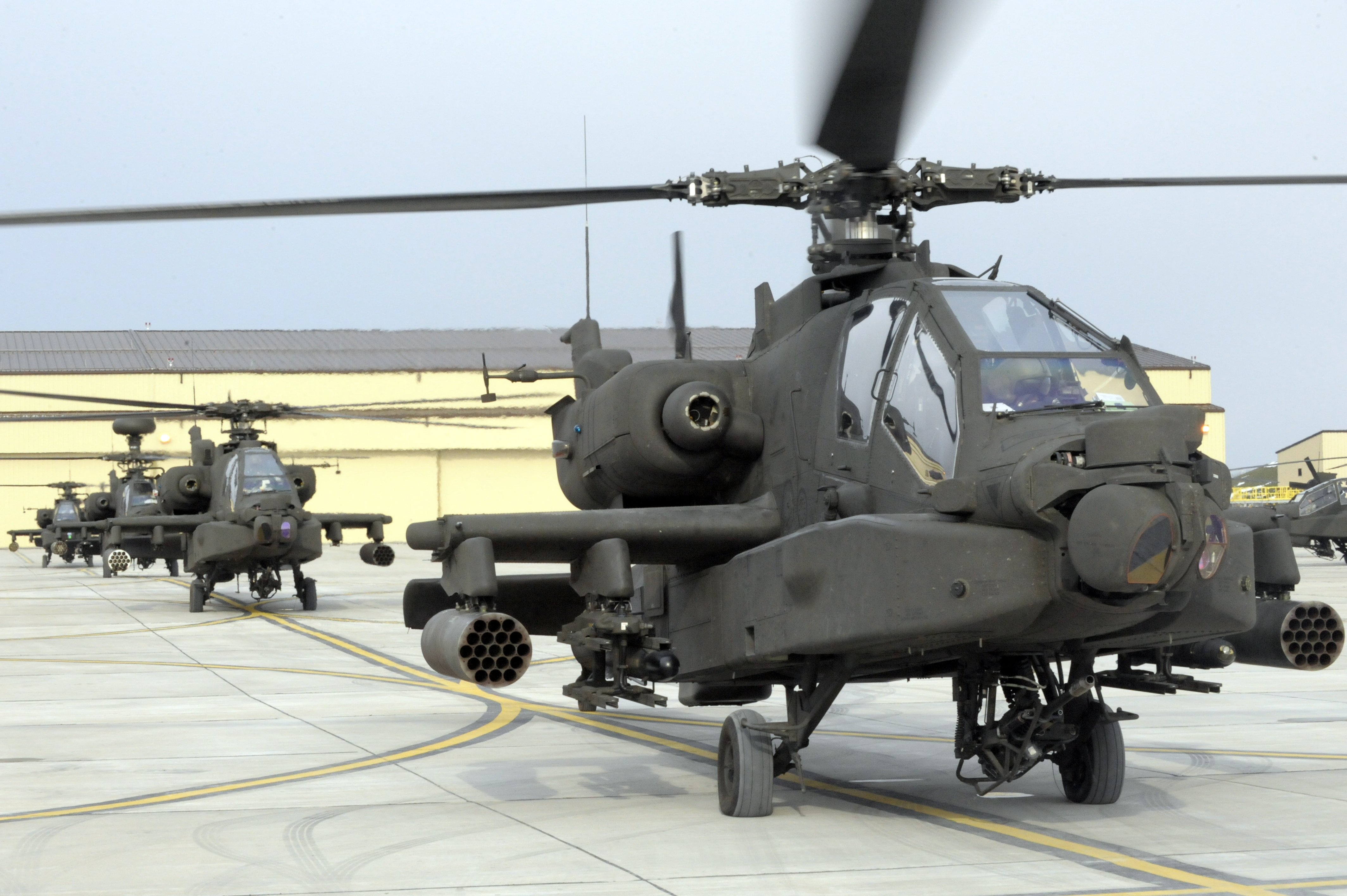 Apache_helicopter
